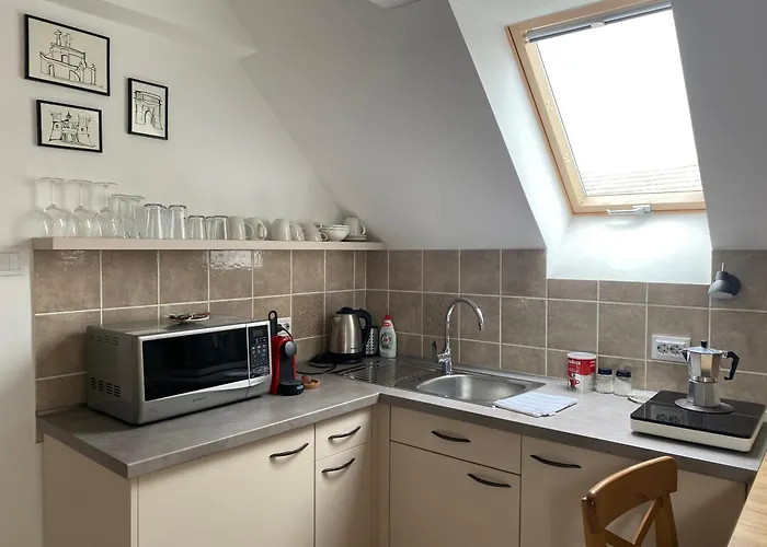 Vatus Apartmanhaz شقة Vác