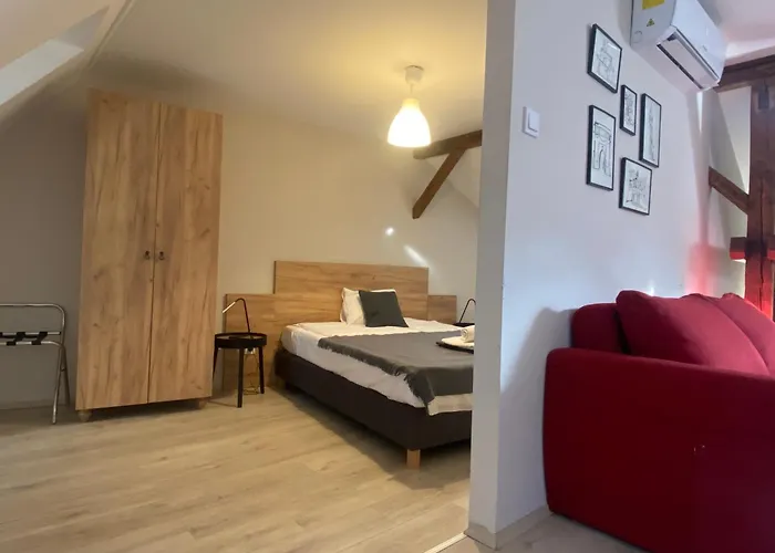 Vatus Apartmanhaz شقة *
