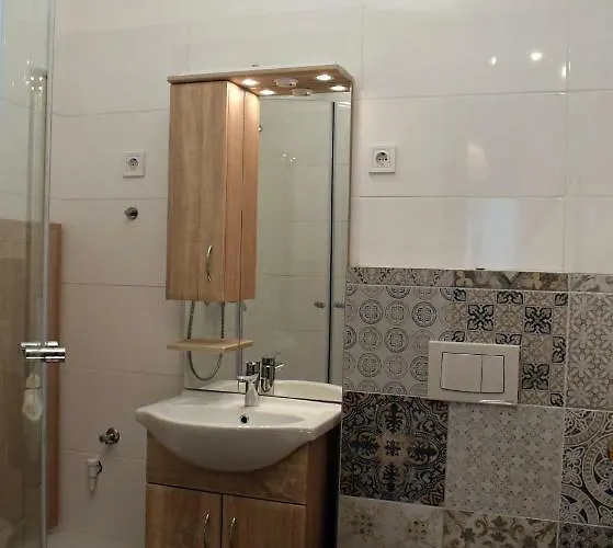 Vatus Apartmanhaz شقة Vác